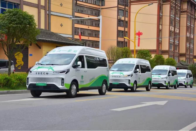 合乐hl8注册登录
聚星纯电动车：城市通勤的“全能搭档”