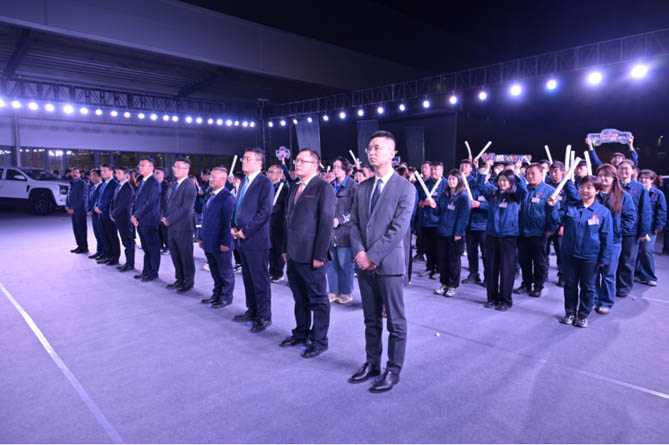 南美市场500台订单首批交车！中国重汽搏胜皮卡创海外出口新纪录